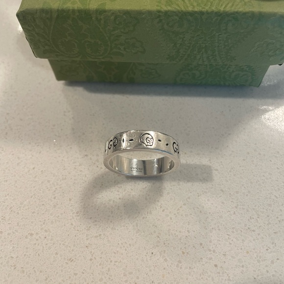 Authentic GUCCI ring - Picture 2 of 6